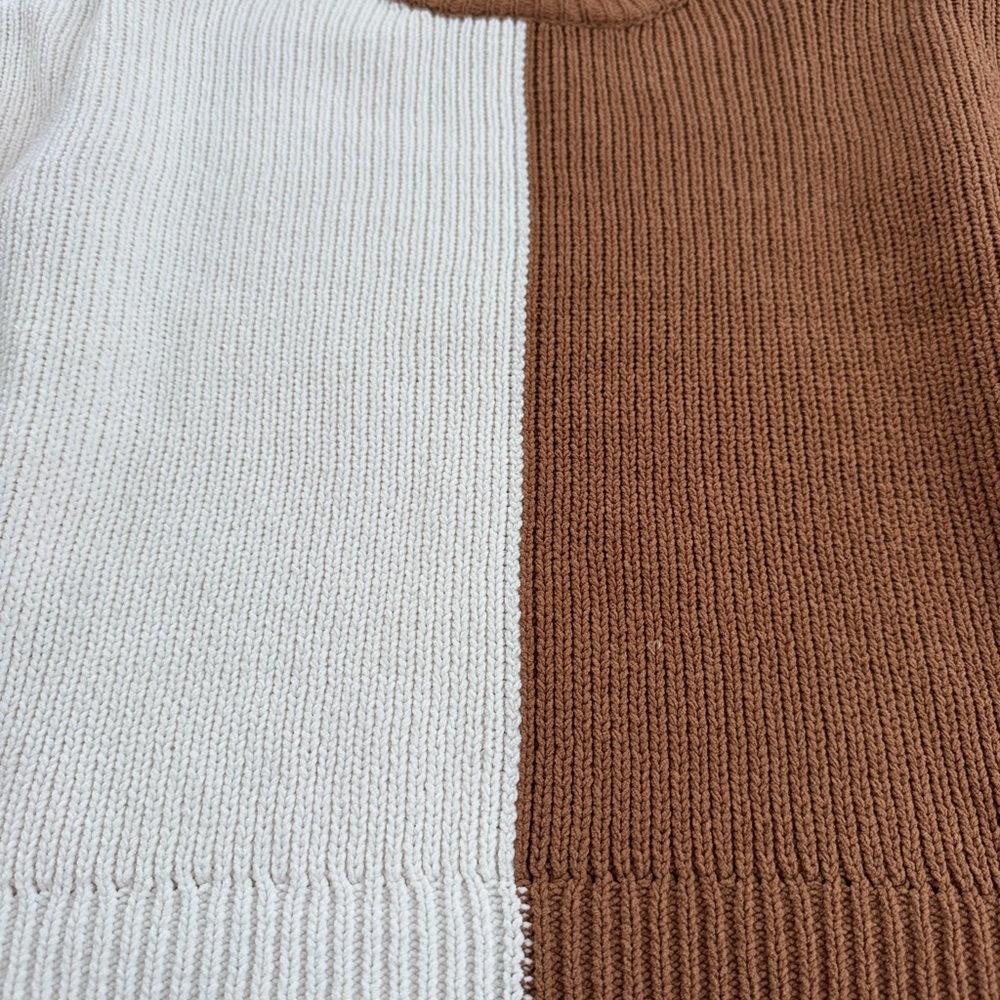 ✨ABERCROMBIE & FITCH✨
Brown & White Spliced Sweater - Picture 7 of 7
